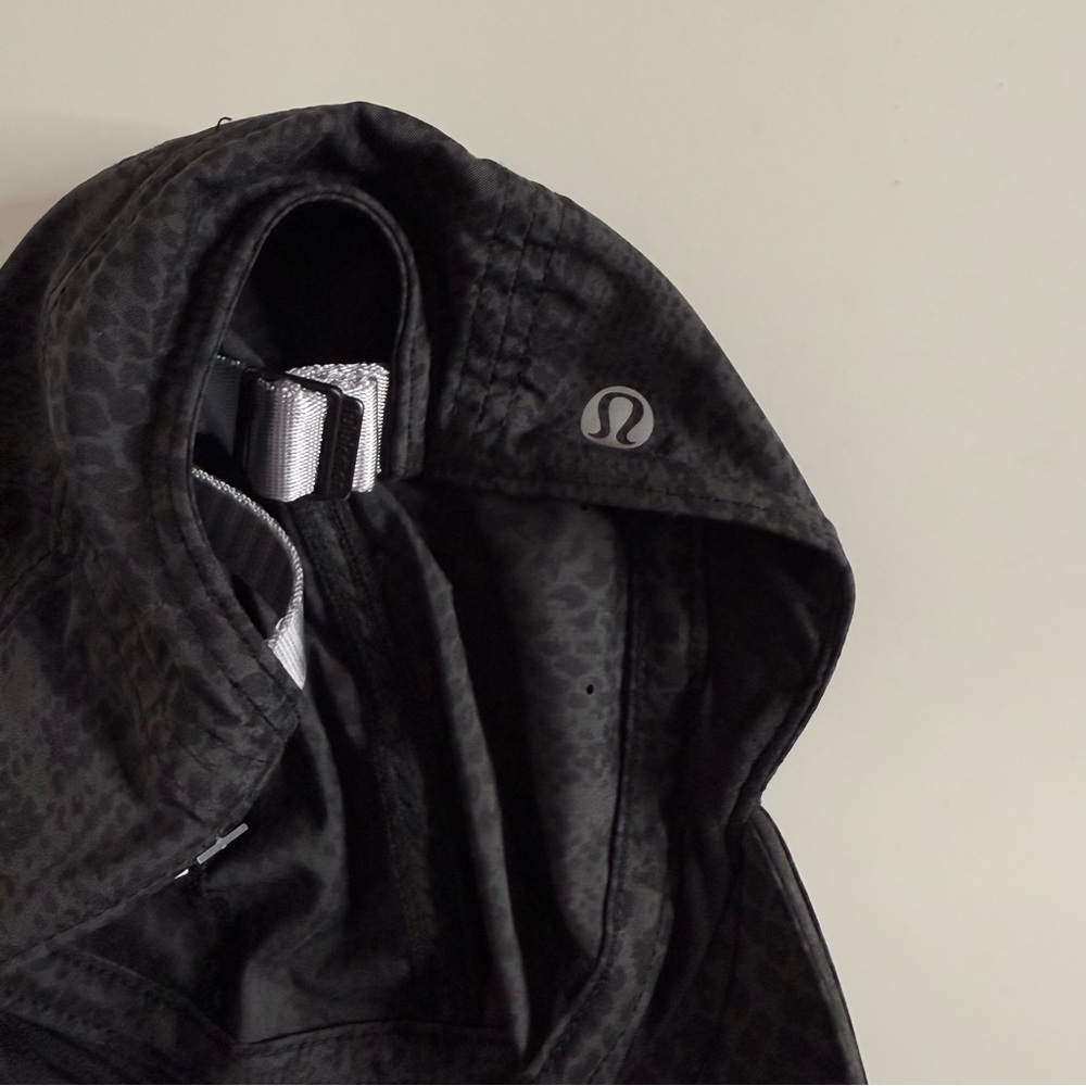 Lululemon Black Patterned Cap - image 4